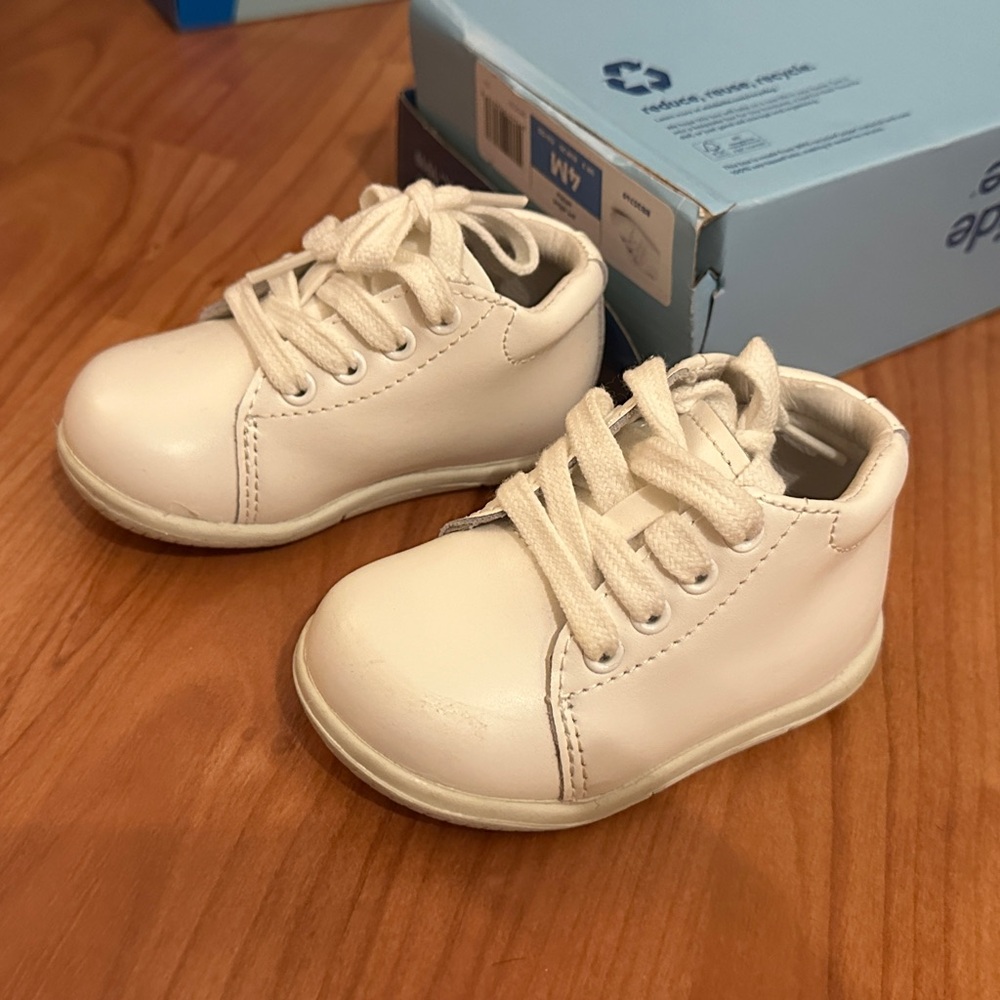 Stride Rite Elliot White Baby Shoes - Picture 3 of 5